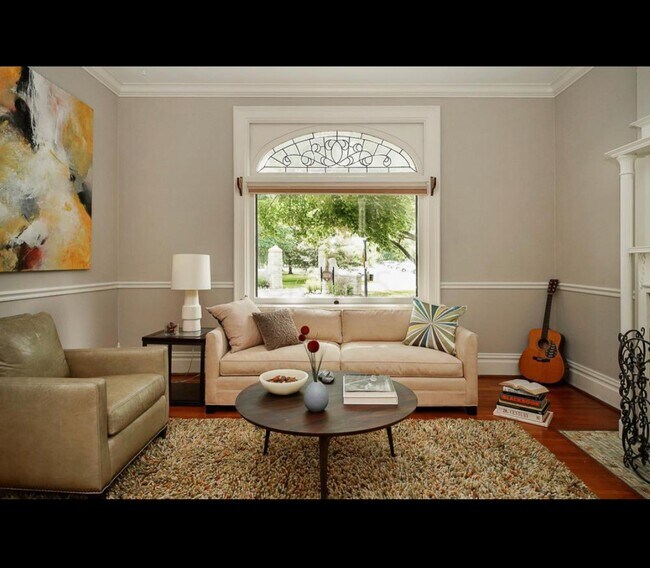 Building Photo - 220 E Deshler Ave