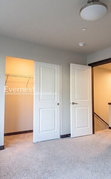 Building Photo - 129 SW 185th Ln