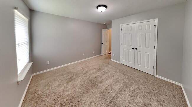 Building Photo - 16208 Romeo Dr