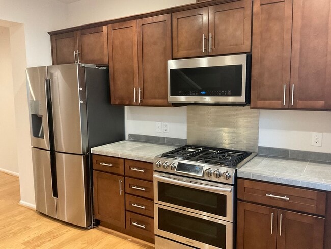 Building Photo - Riverfront Townhome with Tandem Garage & Fenced Yard