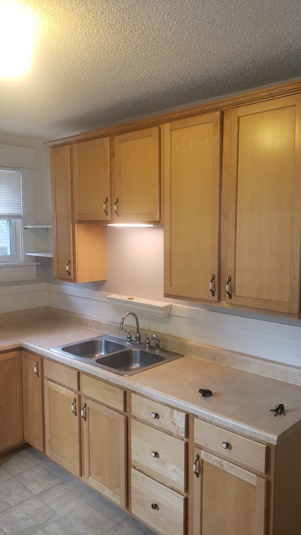 Building Photo - Darling 2br/1ba in Five Points. Apartment unit in historic home. Available 7/15!