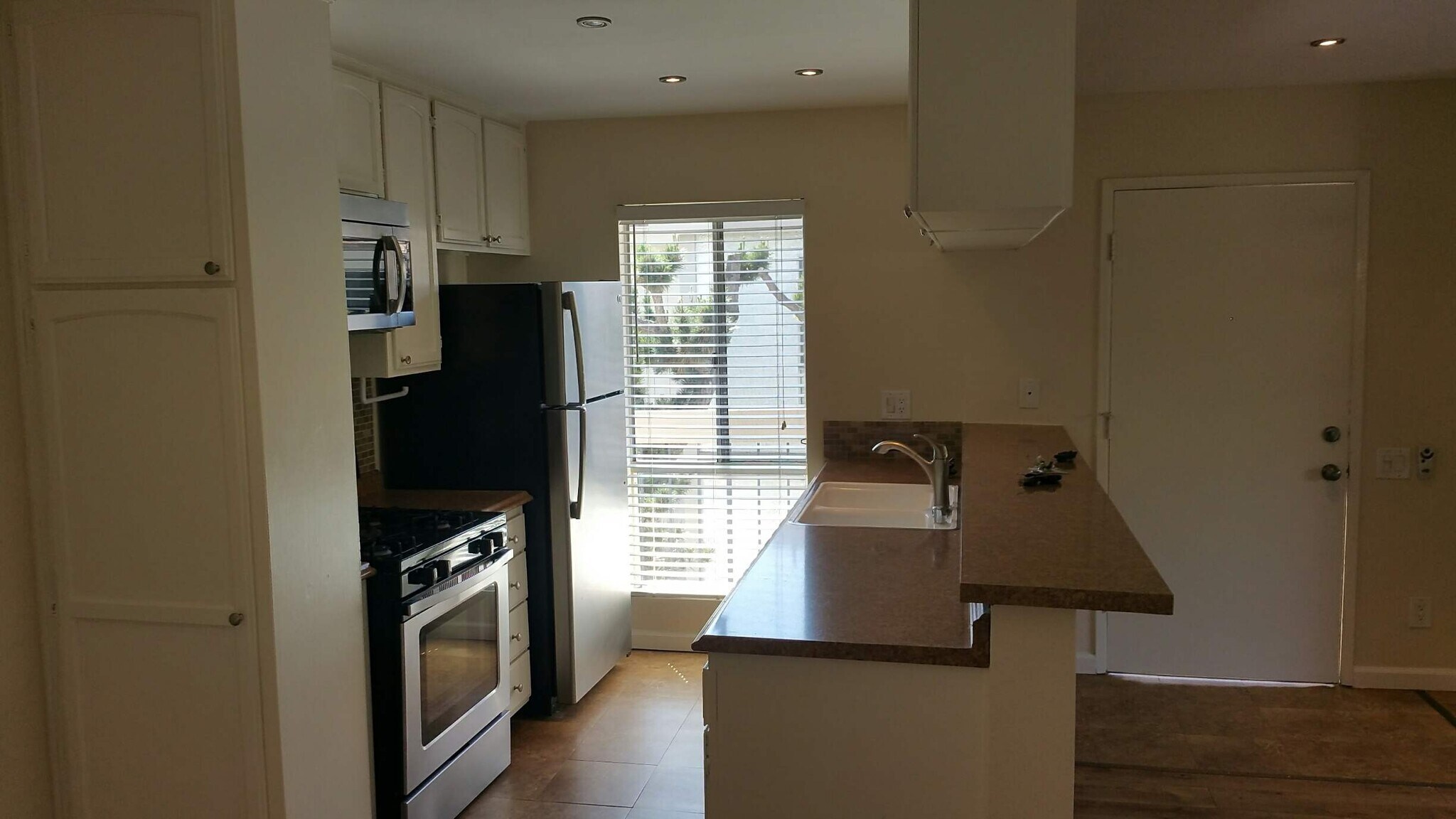 Building Photo - 2841 S Fairview St