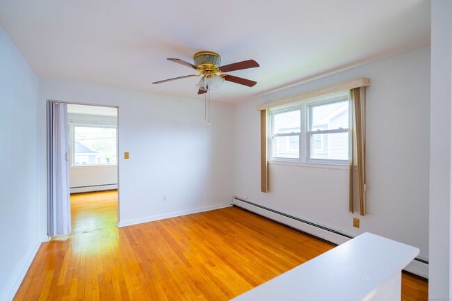 Building Photo - 326 Grovers Ave