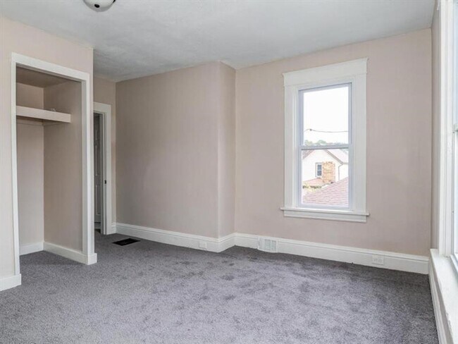Building Photo - 2 bedroom House New Brighton