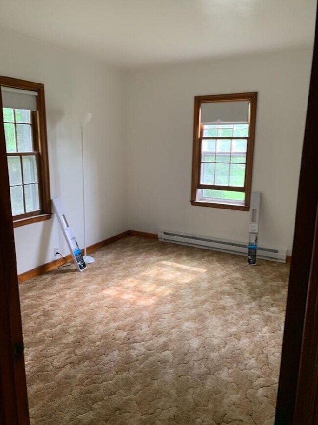 Building Photo - Cute 1 bedroom house Rockwell City $560, no water bill!