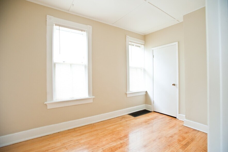 Building Photo - 3221 N Newhall St