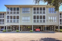 Building Photo - 590 Marina Dr