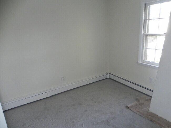 Building Photo - 32 Deerfield St