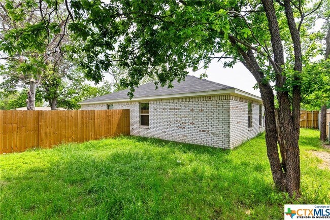 Building Photo - 2009 Wood St