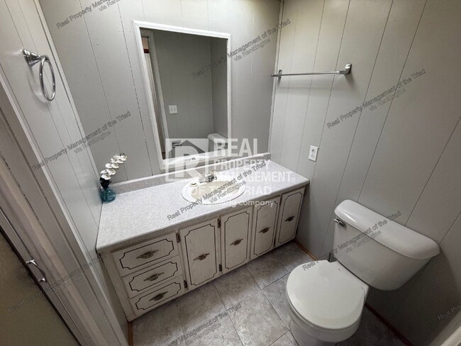 Building Photo - 102 Horseshoe Bend