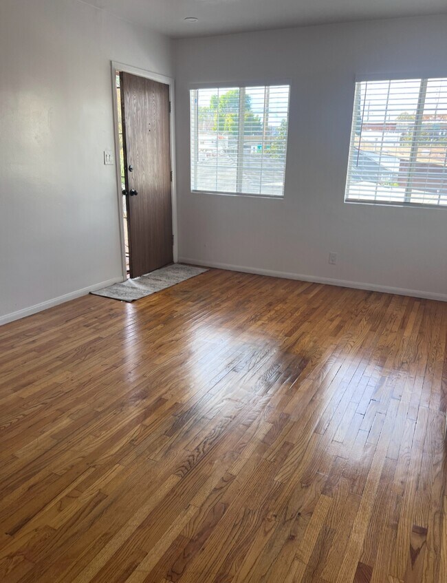 Building Photo - 2706 Glendale Blvd