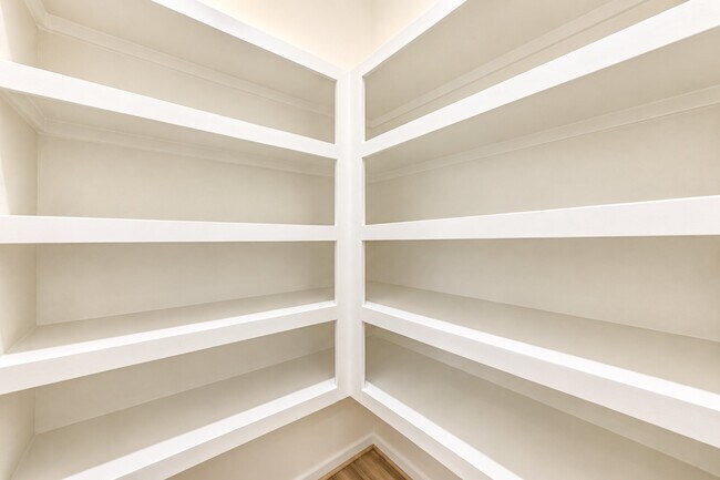 Building Photo - 18539 Lndg Mdws Ln