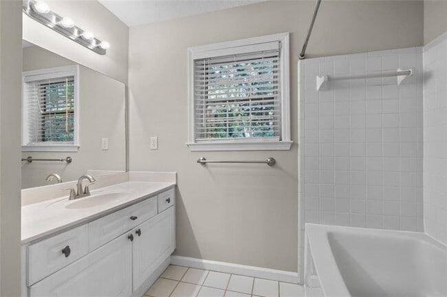 Building Photo - 2680 Pine Tree Rd NE