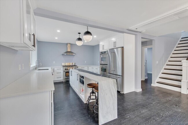 Building Photo - 21 Deepwood Dr