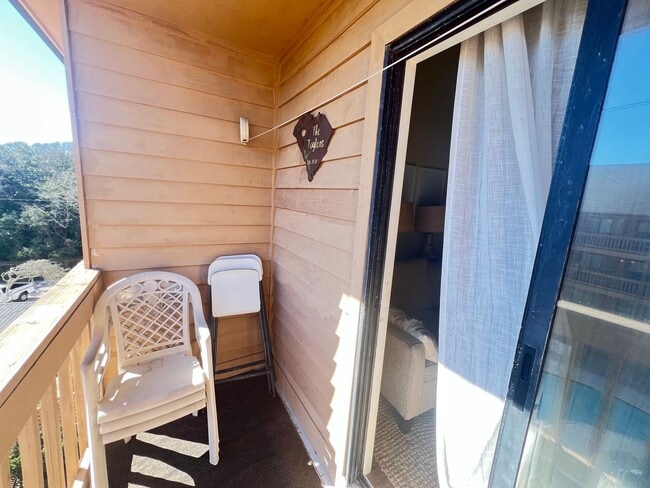 Building Photo - Walk to the Beach! Two-bedroom condo in Myrtle Beach. Adjacent to Beach Access!