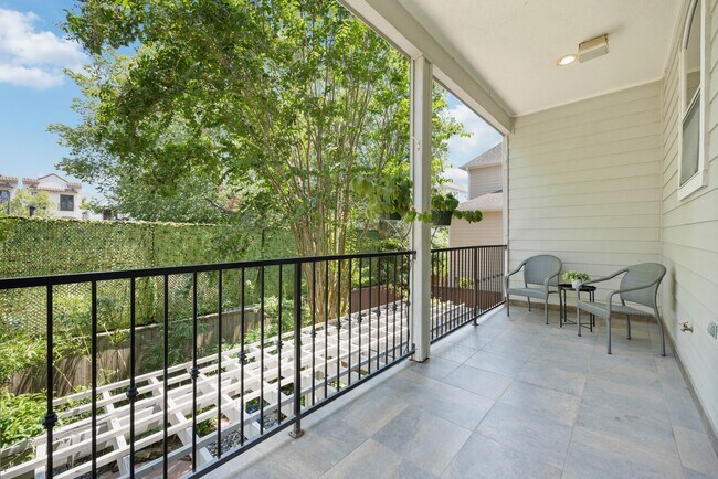 Building Photo - 224 Birdsall St