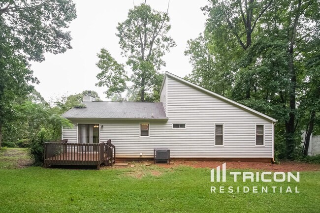 Building Photo - 3833 Greenbrook Dr