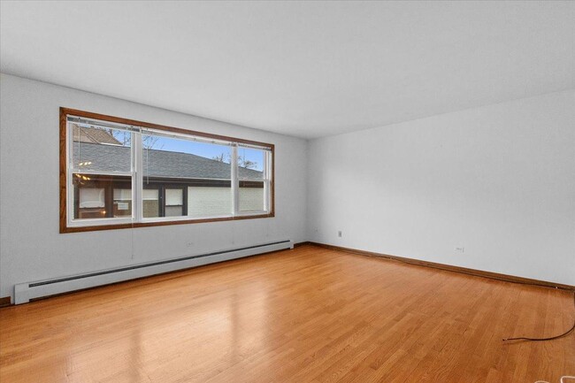 Building Photo - 2 bedroom in Chicago IL 60625