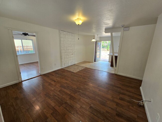 Building Photo - West-Flagstaff 4bd/2ba House Near NAU & CCC -Students & Pets OK!! Avail. July 10th!