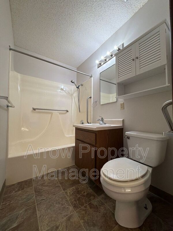 Building Photo - 11141 N 137th St
