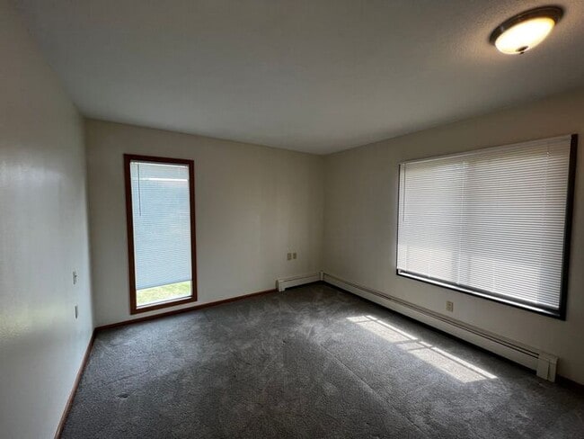 Building Photo - $1,500 | 3 Bedroom, 2 Bathroom Condo | Pet...