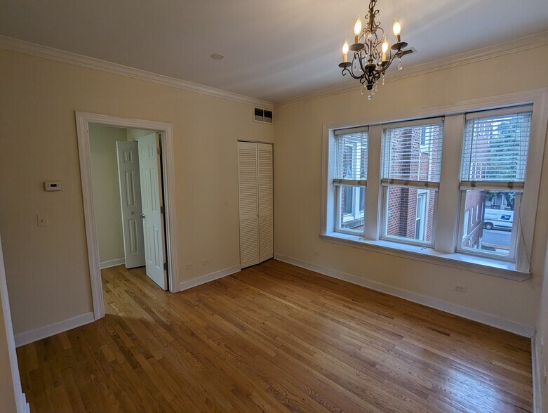 Building Photo - 3244 N Clifton Ave