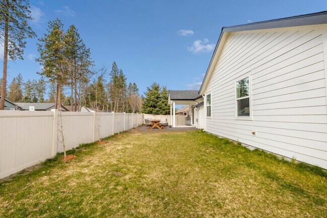 Building Photo - Peaceful North Idaho Retreat -- Quiet Cul-...