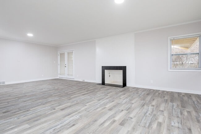 Building Photo - Spacious 2-Bed, 2-Bath Home with Basement – Prime Columbus Location!