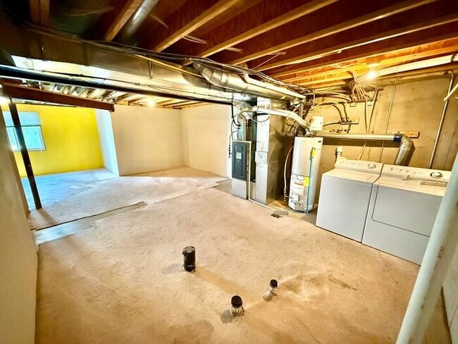 Building Photo - 3 Bedroom 2.5 Bath Townhome with 1 car gar...