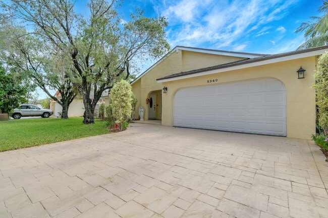 Building Photo - 5340 SW 115th Ave