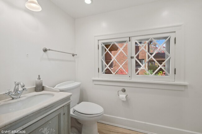 Building Photo - 619 Forest Ave