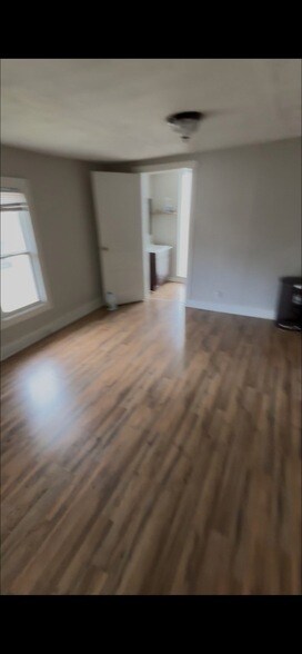 Building Photo - 108 Hayes St