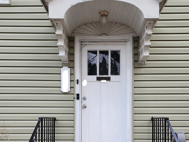 Primary Photo - 511 7th St NW