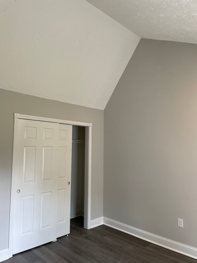 Building Photo - 10717 N Park Ave