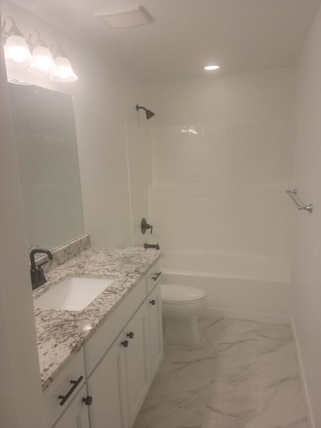 Building Photo - Spacious 3-Bedroom Basement Apartment – Al...