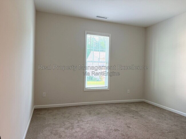 Building Photo - 101 Brody Pne Wy