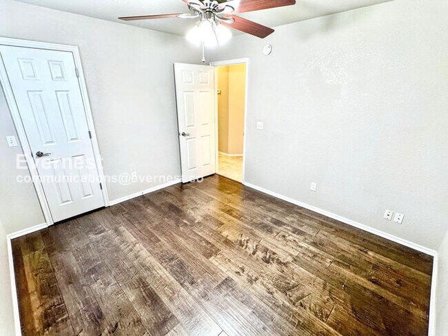 Building Photo - Charming 3-Bed, 2-Bath Home with Fenced Backyard & 2-Car Garage