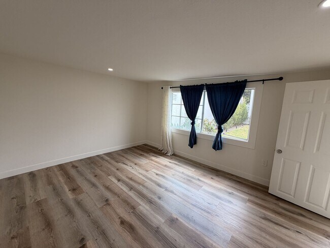 Building Photo - 7307 S Halldale Ave