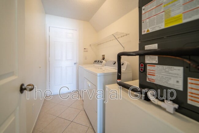 Building Photo - 1215 Kempton Chase Pkwy