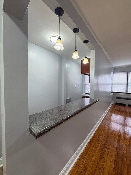 Building Photo - 33 S Munn Ave