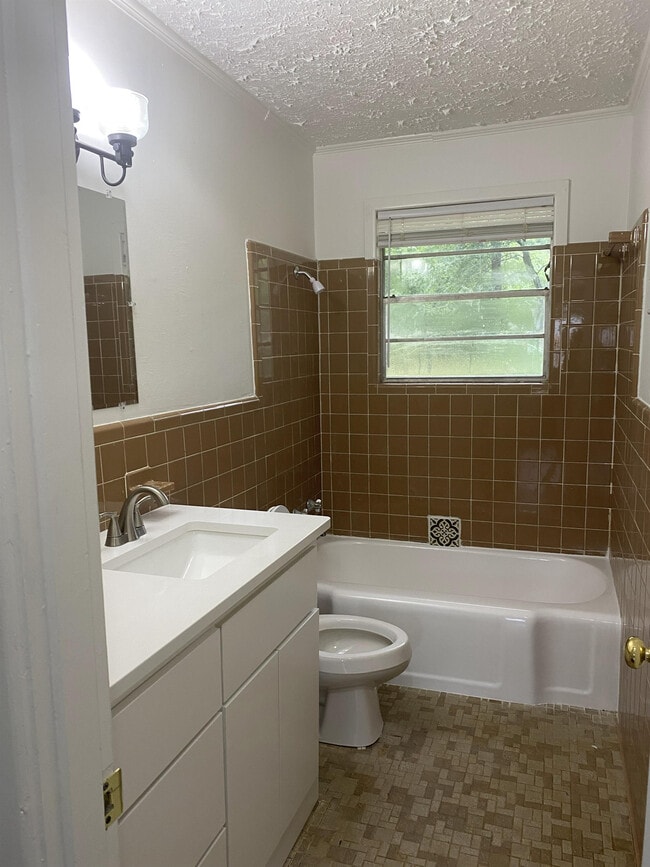 Building Photo - 2108 Independence St