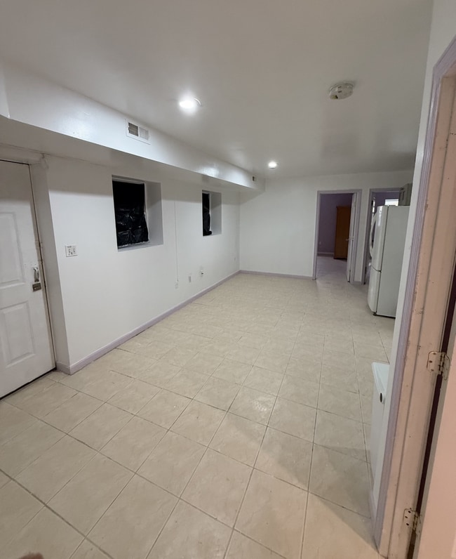 Building Photo - 38 Graham St