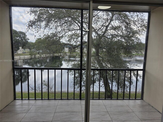 Building Photo - 7910 N Colony Cir