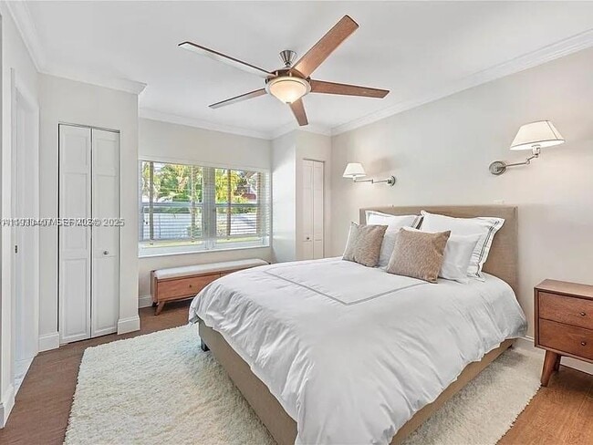 Building Photo - 5371 N Bay Rd