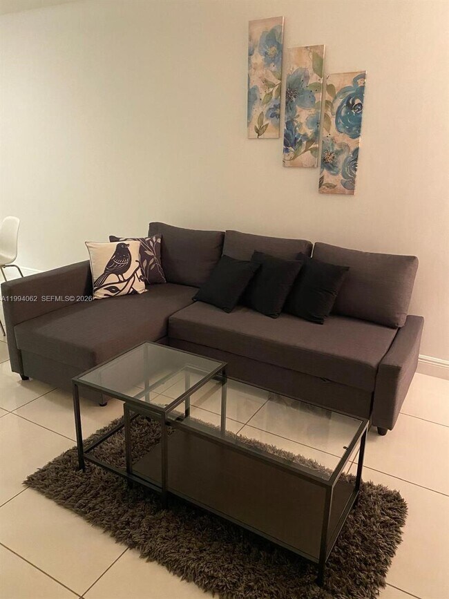 Building Photo - 1750 N Bayshore Dr