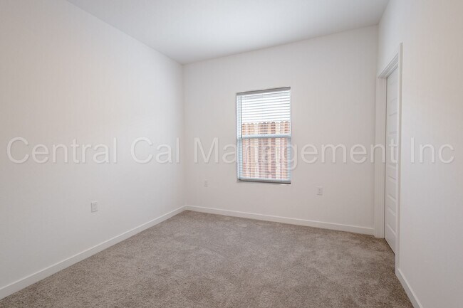 Building Photo - 4 Bedroom/2 Bath Home with Paid Solar in the Southwest - $2545 Per Month!