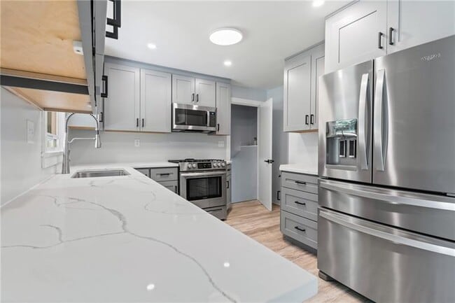 Building Photo - 4030 Circle Dr