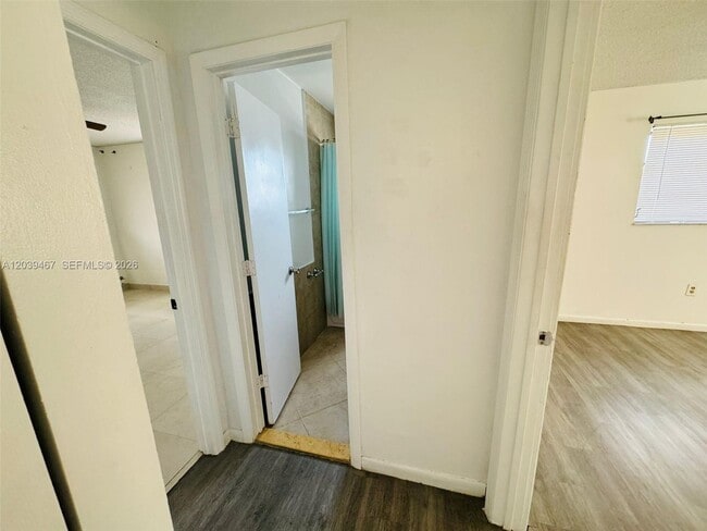 Building Photo - 215 NW 35th Ave