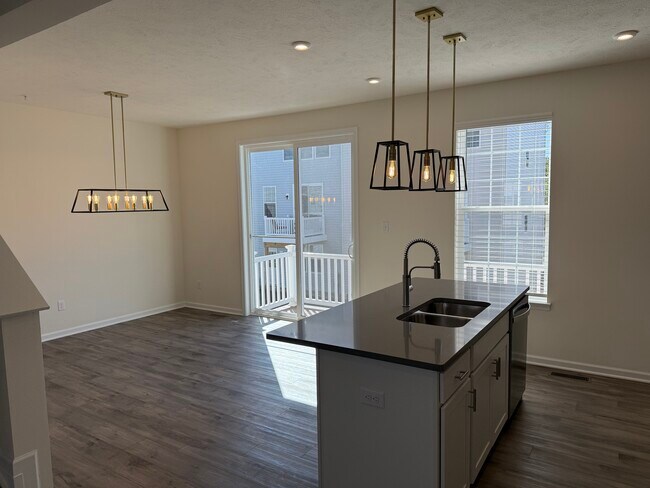 Building Photo - Harmony