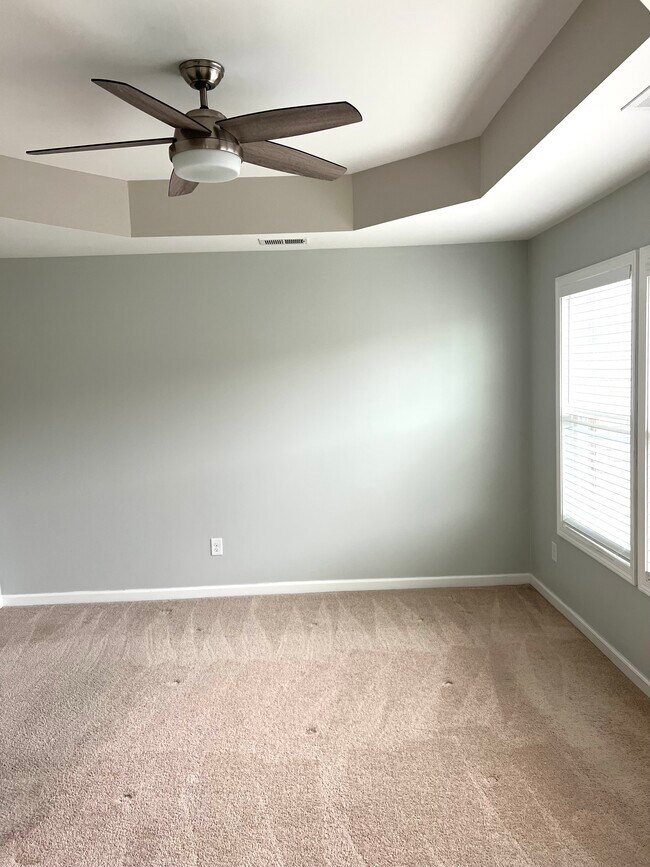 Building Photo - 930 Sunset Park Dr